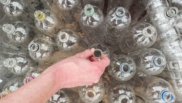 Plasticul reciclat poate fi mai toxic și nu este o soluție pentru poluare