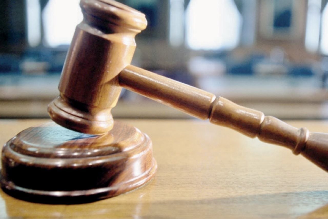 Sesizările pe legea pensiilor speciale și interzicerea cumulării pensiei cu salariu, amânate de CCR