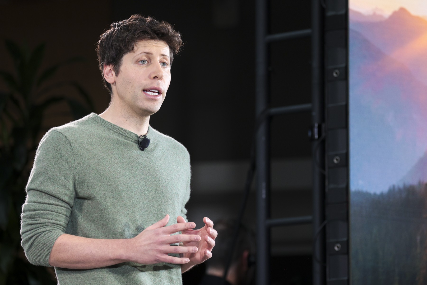 Sam Altman lansează rival pentru Bitcoin. Worldcoin îți scanează irisul, pentru a dovedi că nu ești A.I.