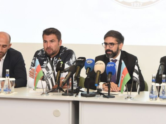 Azerii au anunțat ce transfer vrea să facă Adrian Mutu la Neftchi Baku