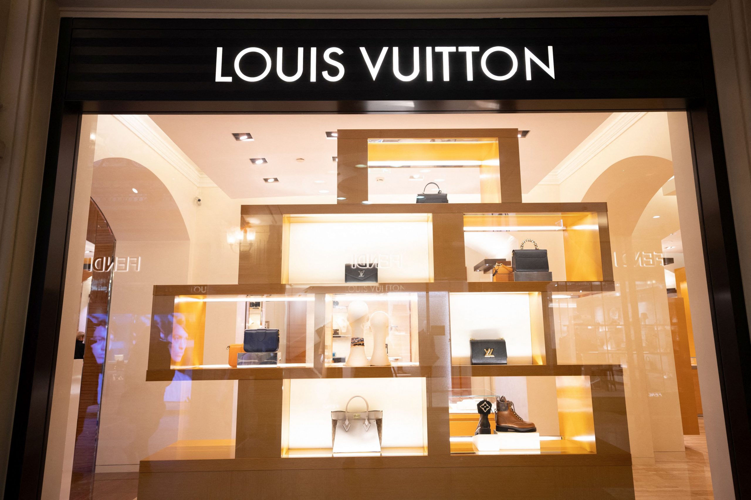 LVMH anunță vânzări record în prima jumătate a anului. Ce mărci de lux au fost cele mai vândute LVMH
