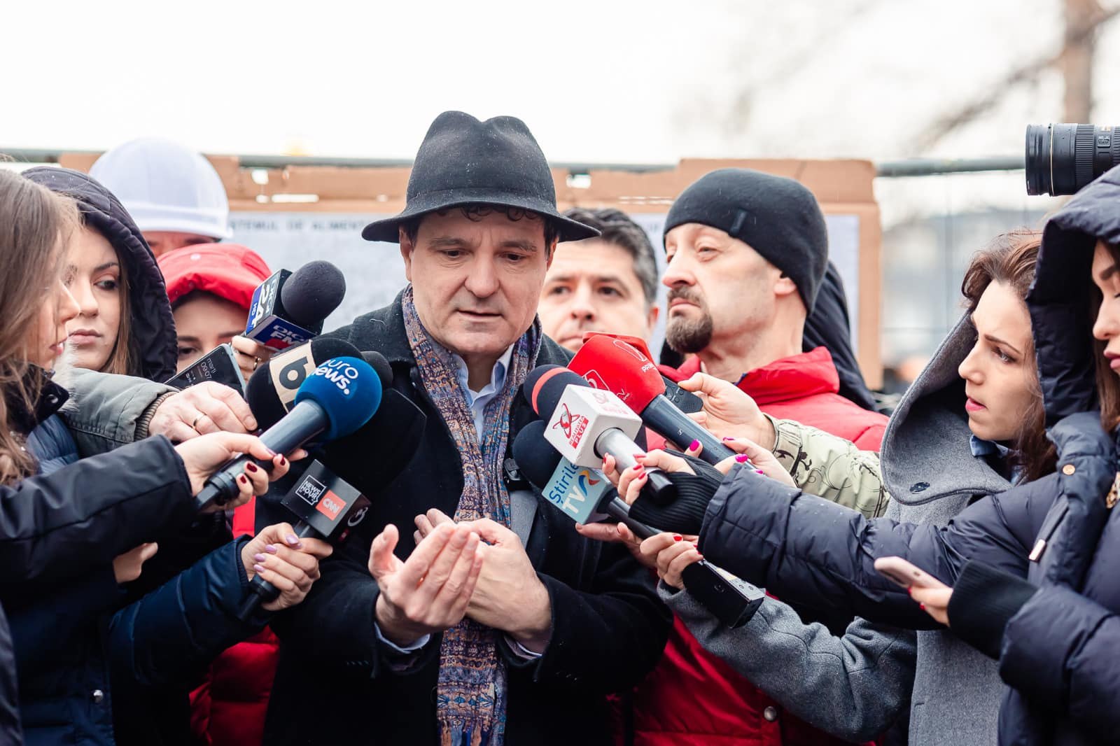 Ciolacu: La trei ani după ce a promis revoluţia apei calde, Nicușor Dan condamnă bucureștenii să se spele cu apă rece