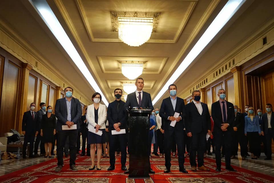 Ce bani primesc strategii USR. Cea mai mare sumă, către fostul ministru Ghinea