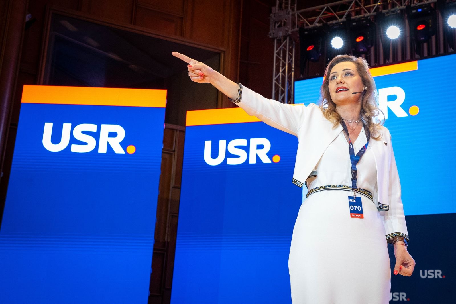 USR și-a stabilit candidații cu care deschide lista pentru europarlamentare. Cine e pe primele locuri