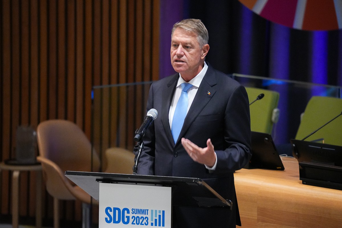 Dronele ruse nu atacă România, dar, cum cad în România, reprezintă o problemă reală, declară Iohannis în SUA