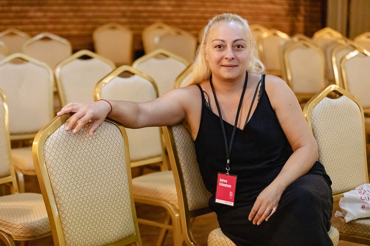 Interviu Cu Actrița Andreea Grămoșteanu: „Arta Nu Poate Să Trăiască în Sărăcie Veșnic. Nu Poți Să Faci 10 Ani Spectacole Cu Două Scaune”