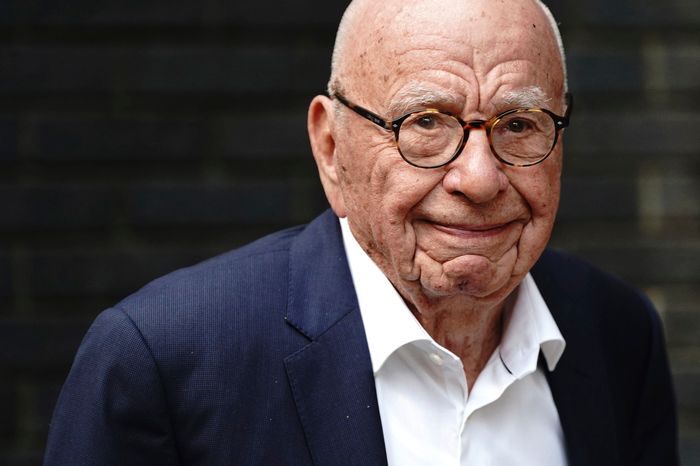 Rupert Murdoch spune că se retrage din funcția de președinte al Fox și News Corp. Fiul său, Lachlan, va conduce ambele companii