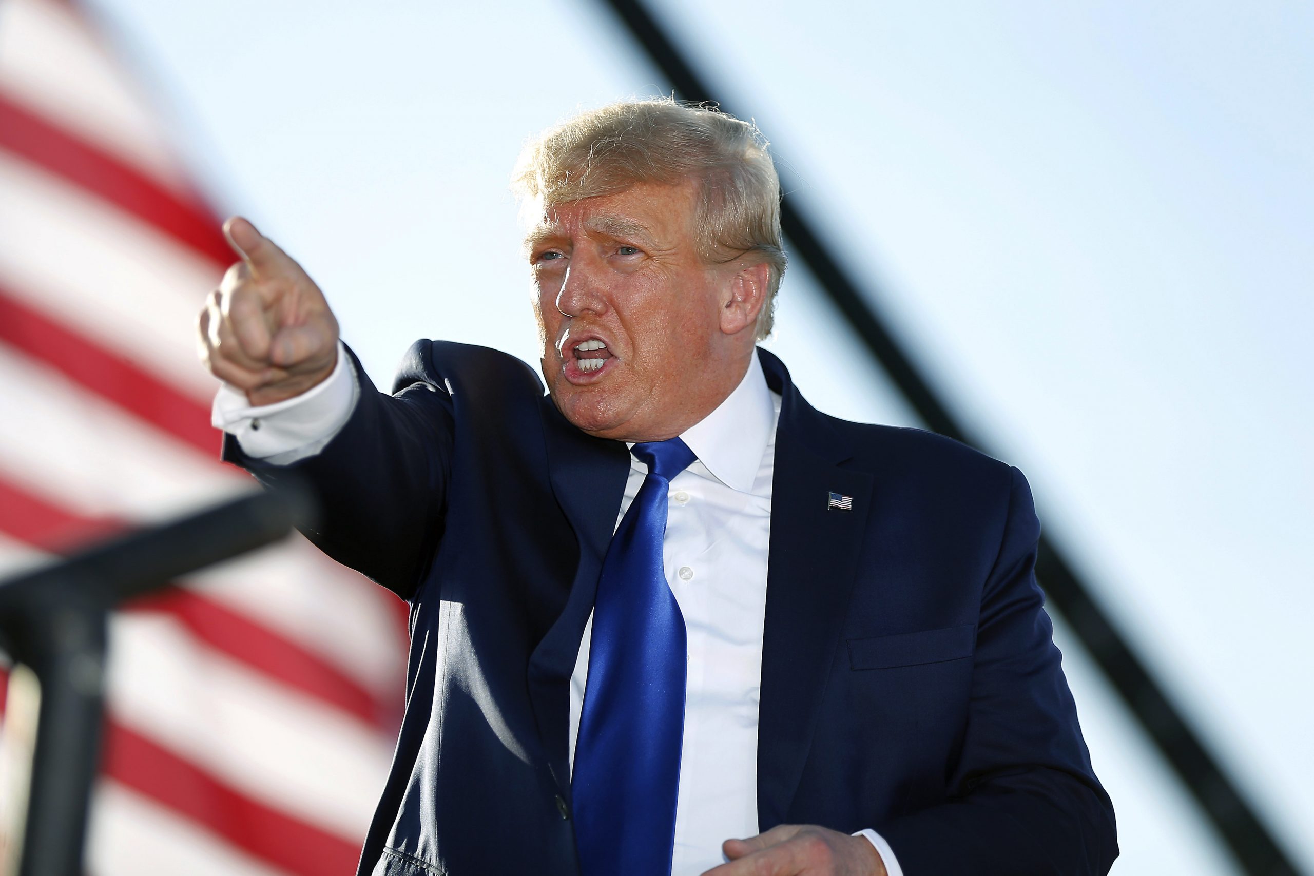 Donald Trump versus Forbes. Fostul președinte american a fost scos din lista celor mai bogați oameni