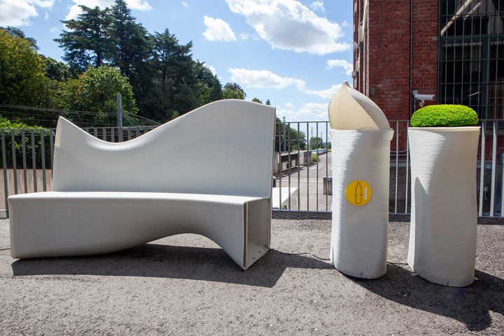 Franța optează pentru mobilier din materiale reciclabile. Cât costă o astfel de mobilă