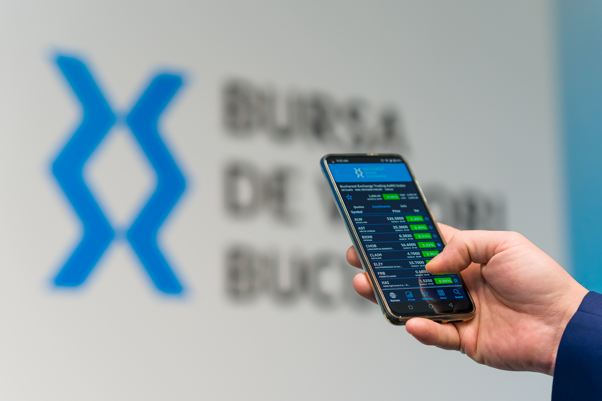Indicele BET al BVB depăşește pragul de 15.000 de puncte şi ajunge la un nou maxim istoric