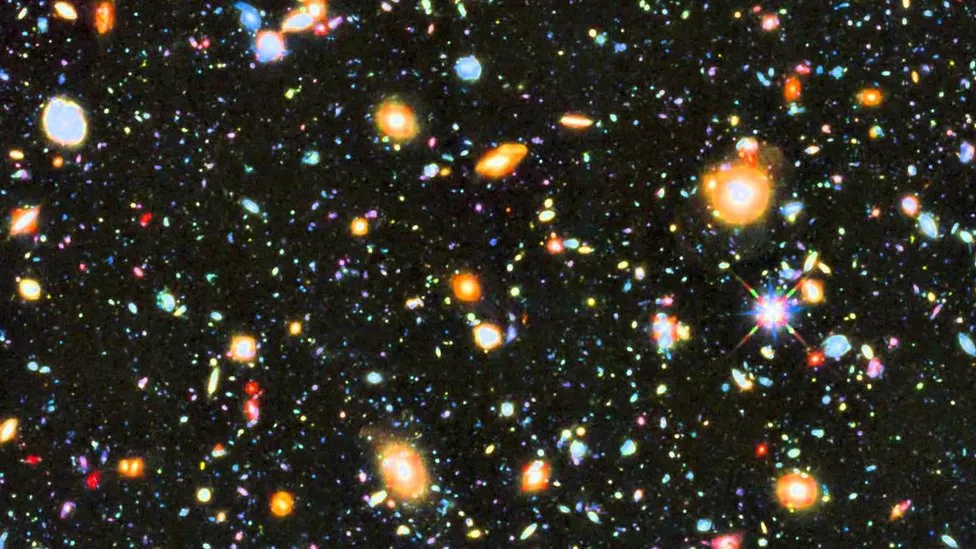 Inelul imens de galaxii provoacă teoriile asupra cosmosului