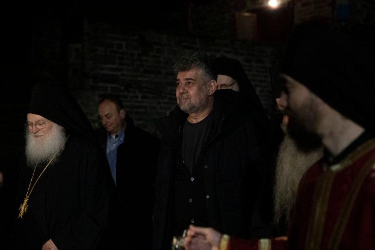 Ciolacu, vizită la Muntele Athos. De cine a fost însoțit premierul