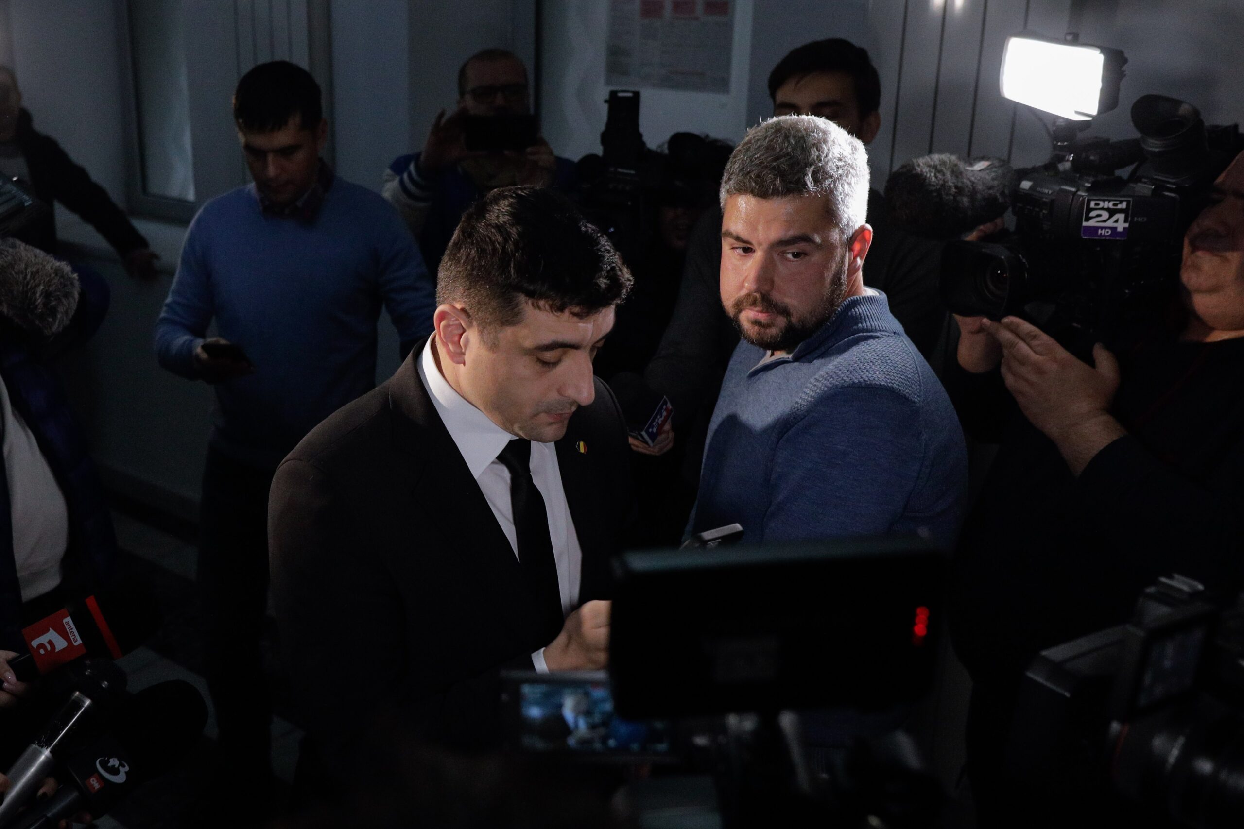 Zeci de contracte cu statul câștigate de firma unde director a fost George Simion