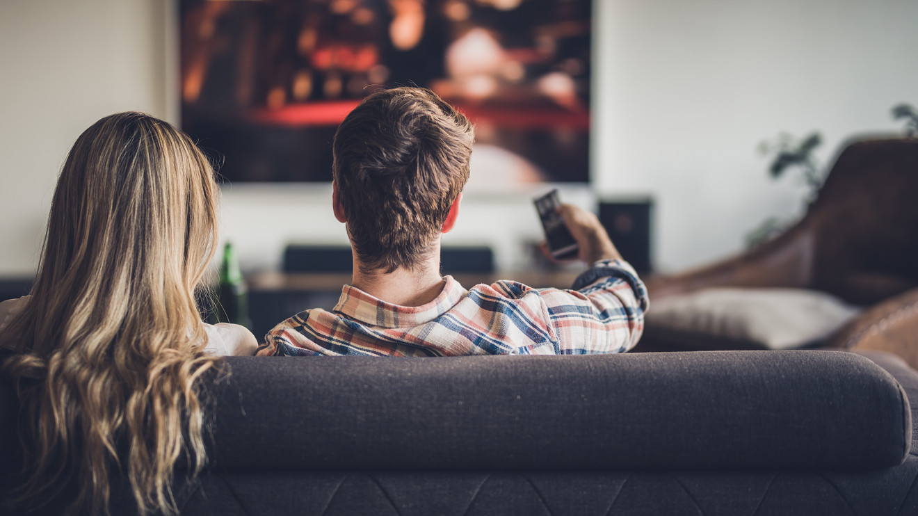 Cum înveți fără să vrei? Înveți mai ușor o limbă străină dacă te uiți la filme în limba respectivă