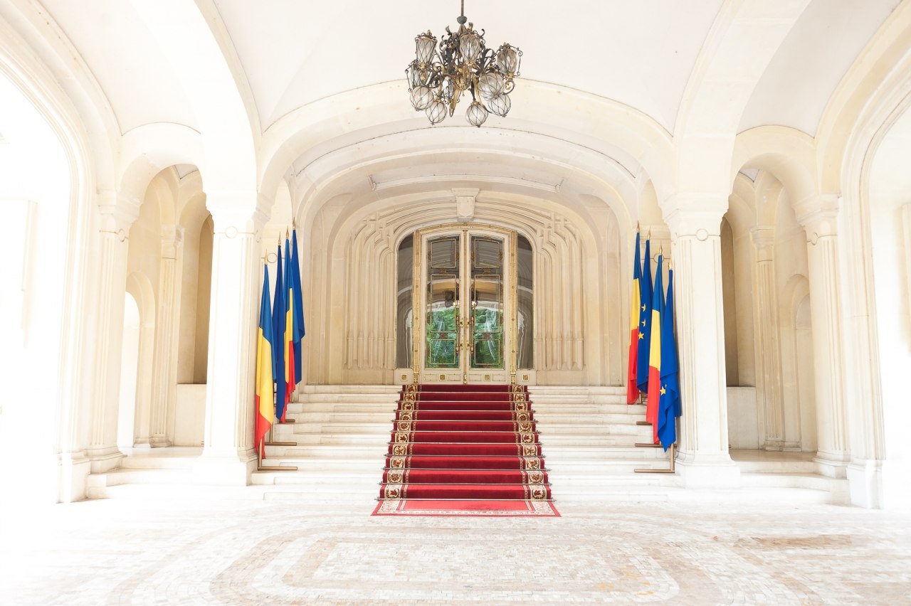 Guvernul a reglementat organizarea funeraliilor de stat