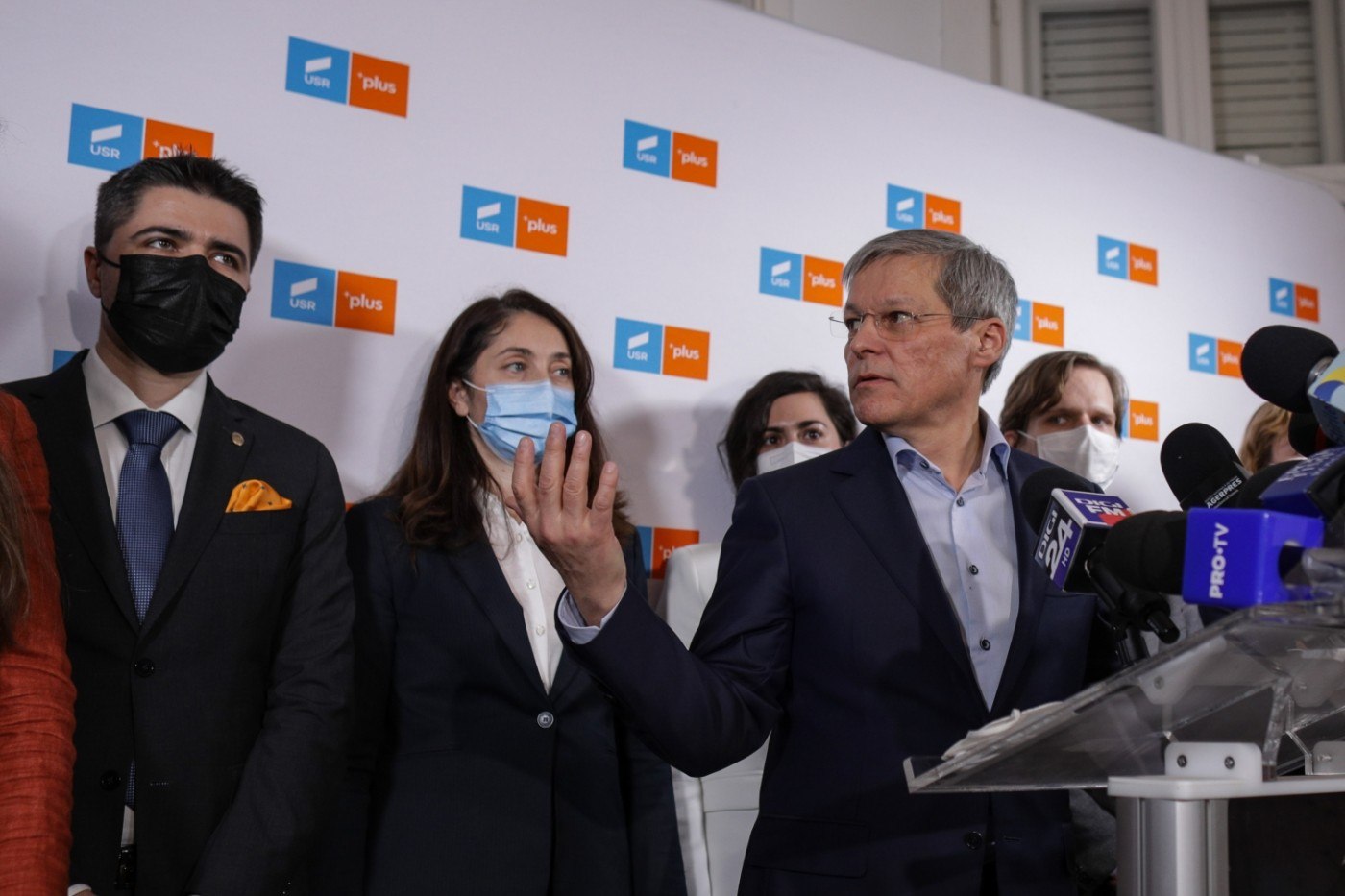 Culmea politicii. Partidul lui Cioloș vrea să treacă pragul la alegeri, dar nu are oameni nici pentru secțiile de votare. Unde a dat anunțul de recrutare
