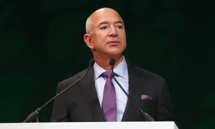 Ce sfat le dă Jeff Bezos tinerilor pentru a avea cu adevărat succes?