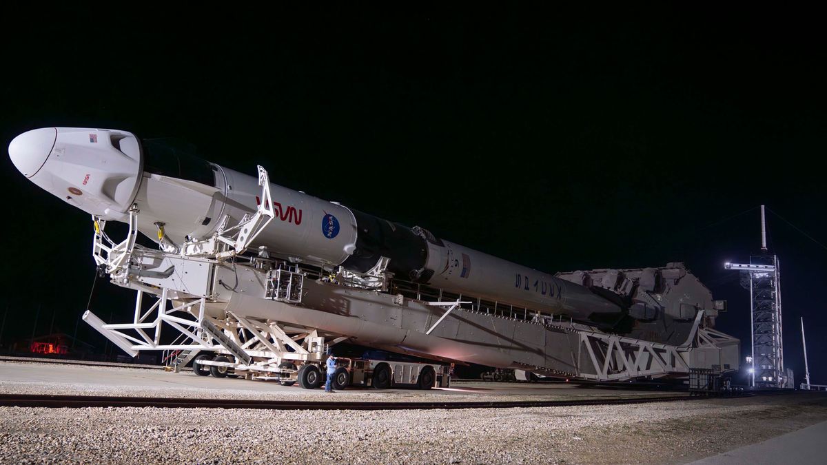 SpaceX lansează racheta Falcon 9 și capsula Crew Dragon
