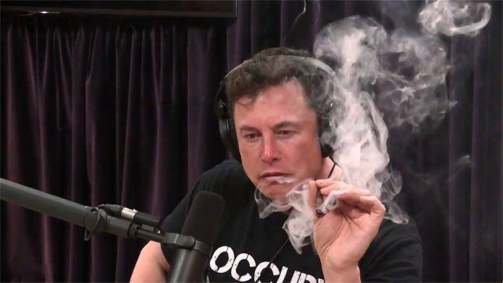 Oameni forțați să consume droguri cu Elon Musk