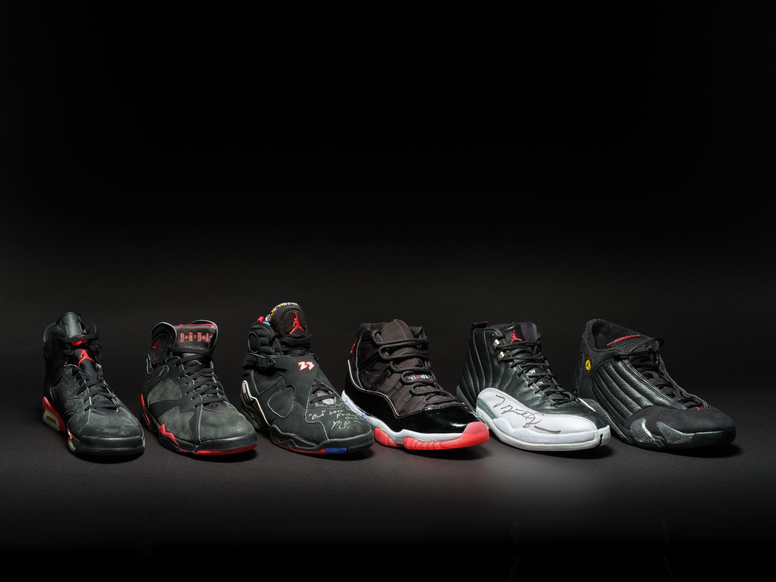Adidașii lui Michael Jordan s-au vândut cu 8 milioane de dolari