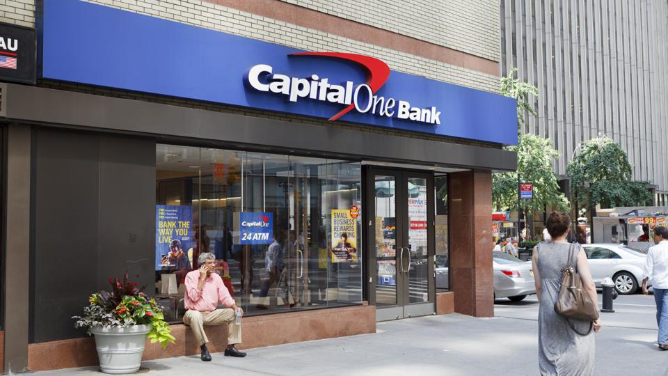 Capital One cumpără Discover pentru 35 de miliarde de dolari