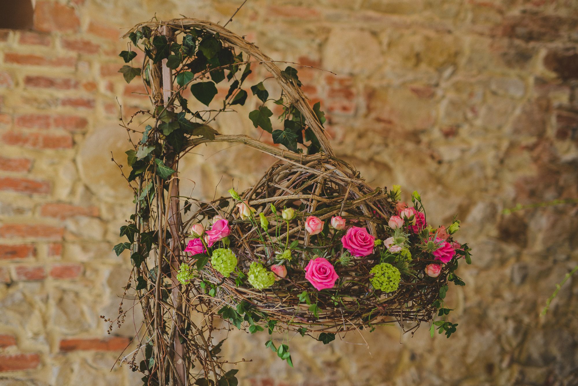 Andreea a creat florile care luminează. Ce semnifică Alive Flowers