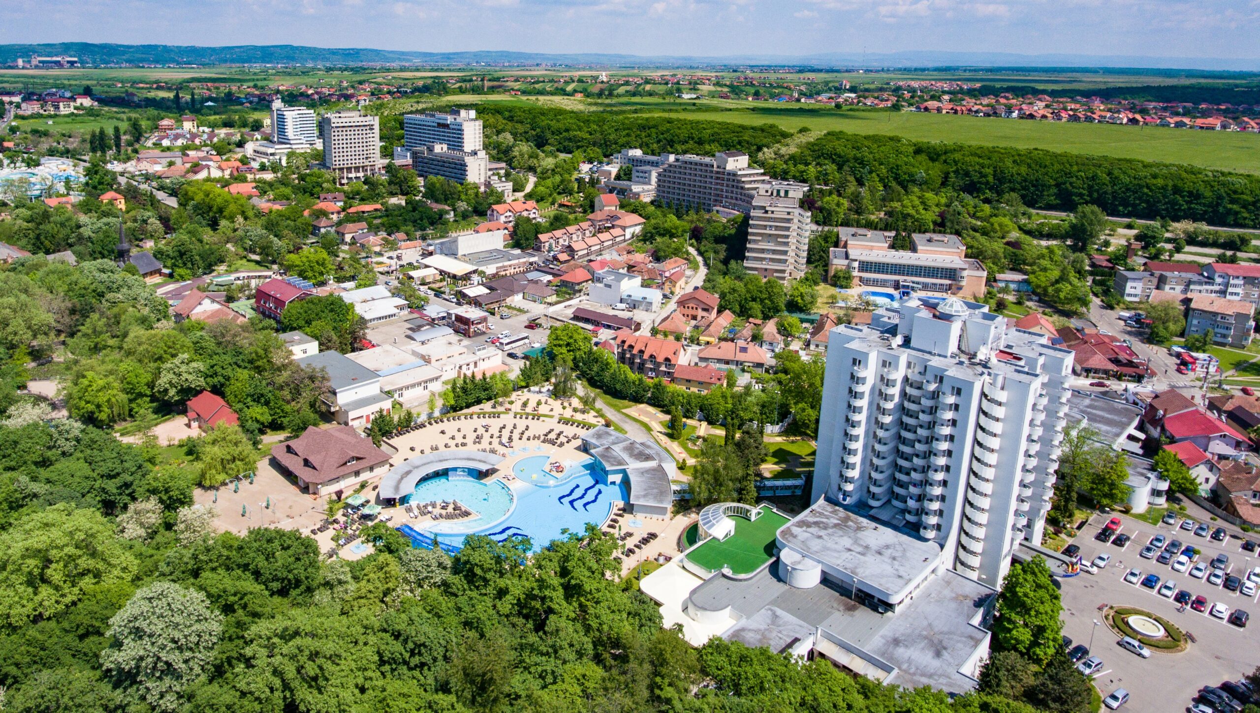 Stațiunea din România în care poți să urmezi TRATAMENTE benefice pentru sănătate. Ce afecțiuni poți trata