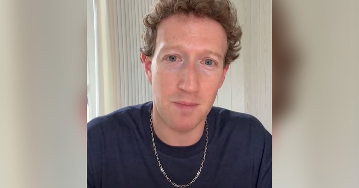 Zuckerberg a dezvăluit motivul pentru care poartă un nou colier
