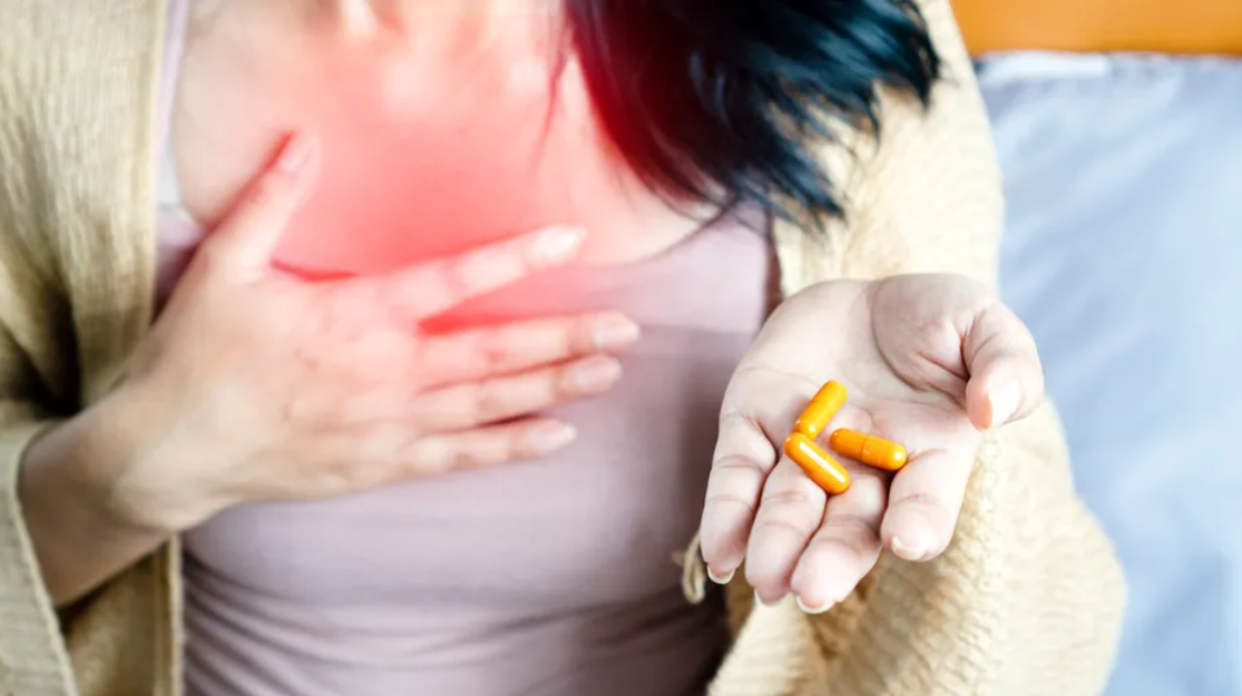 10 medicamente care produc ARSURI la stomac. Românii le iau ca pe bomboane!