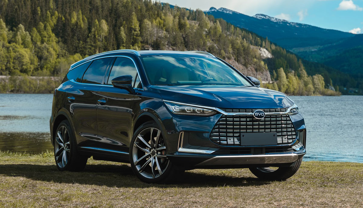 Rivalul Tesla, BYD, semnează un contract de 1 mld. de dolari