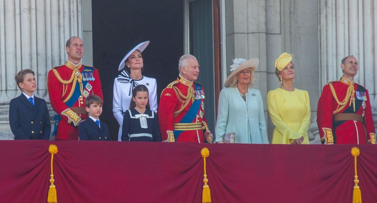 Camera Cu Balconul De La Palatul Buckingham, Unde Familia Regală Apare Salutând Mulțimea, Se Deschide Pentru Vizitatori