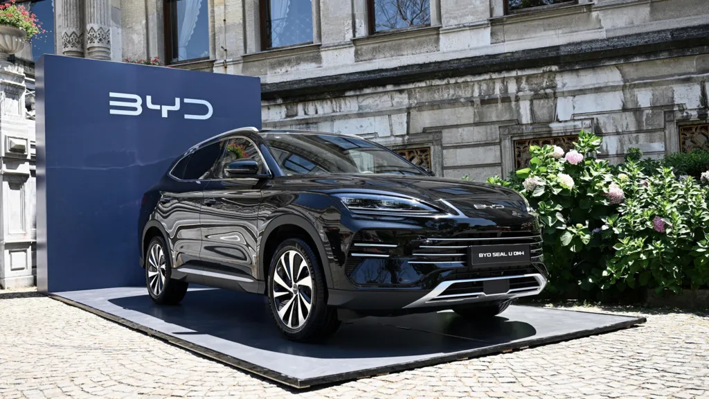 BYD, gigantul chinez, depășește pentru prima dată veniturile Tesla