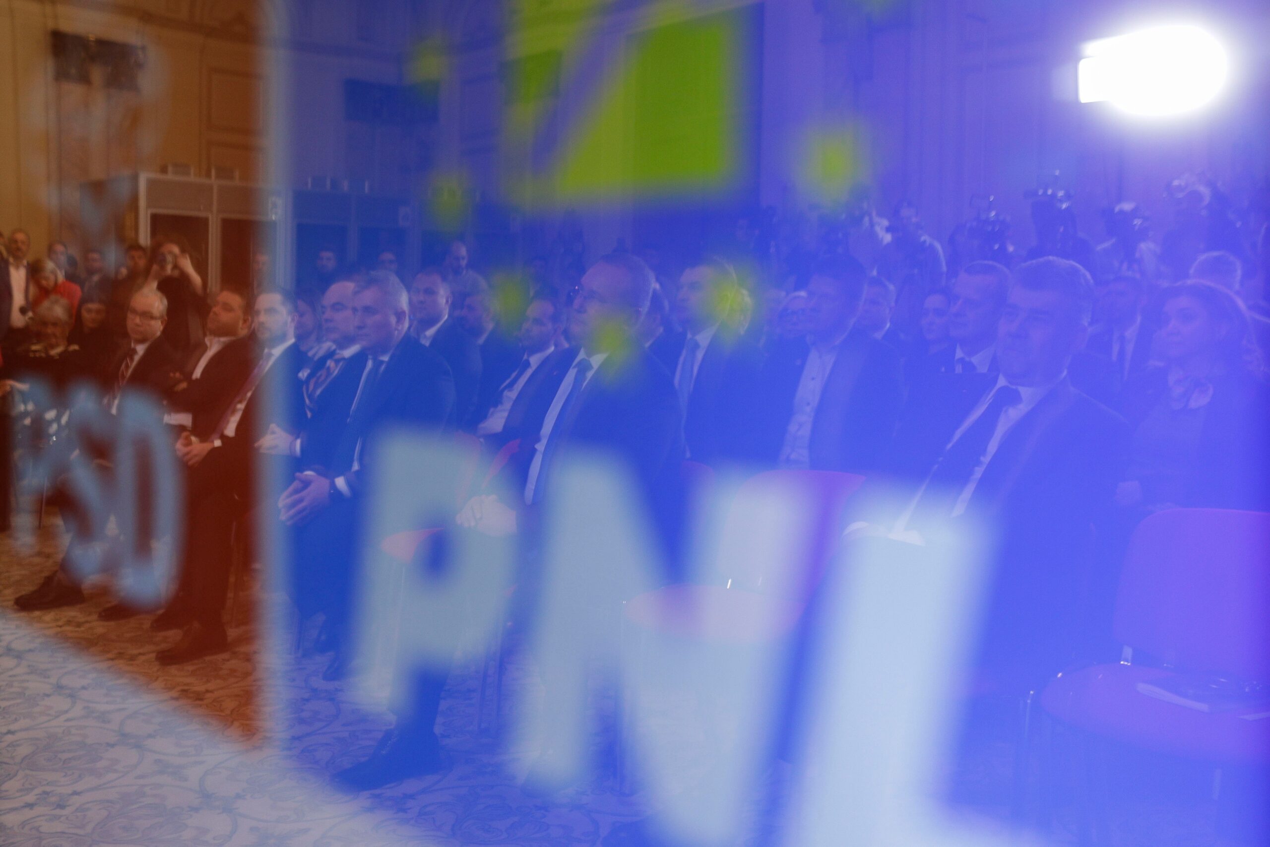 Stânga sau dreapta? Cum se împarte electoratul când partidele nu mai au o ideologie clară