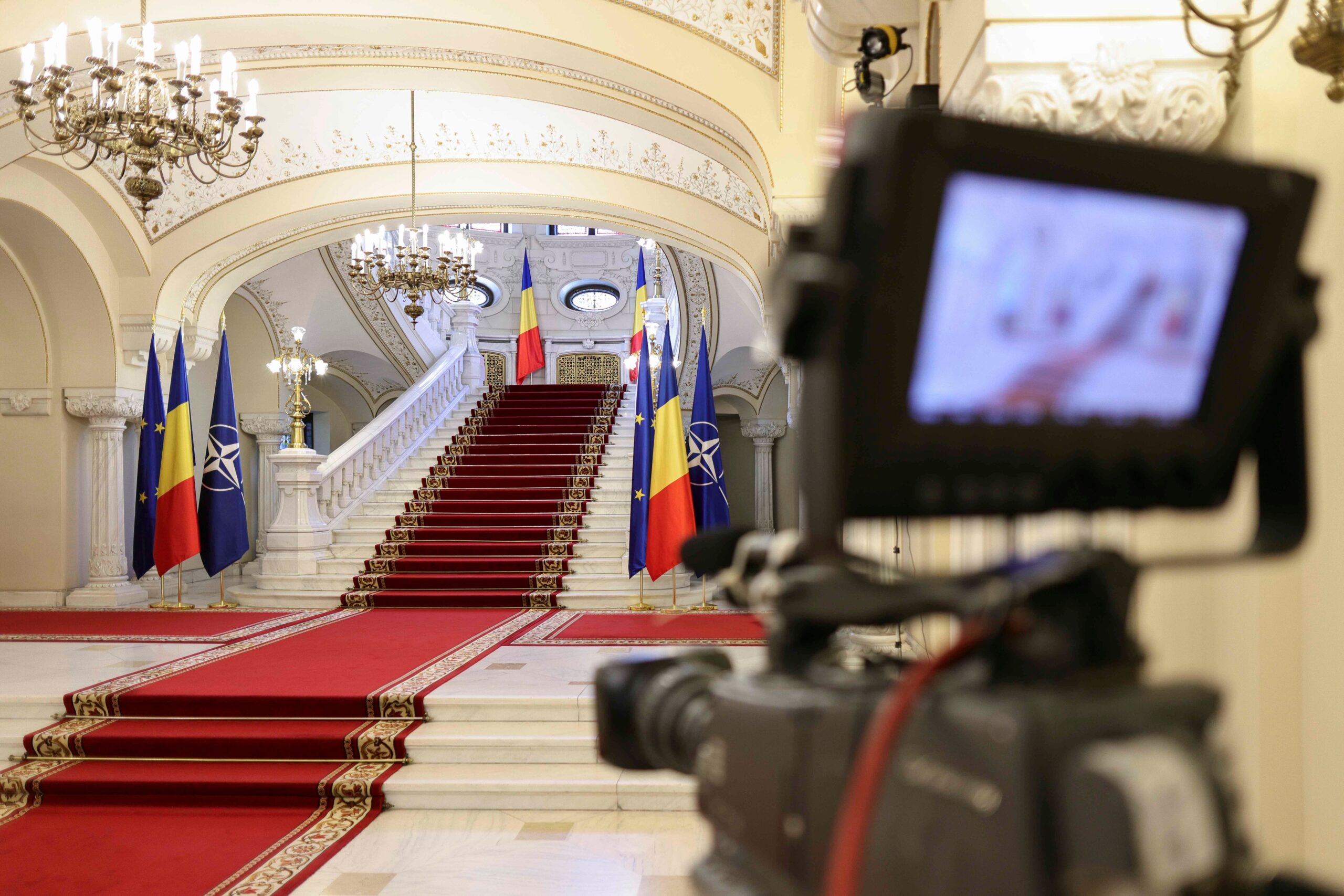Dezbatere prezidenţială organizată marți de TVR. Au fost invitaţi toţi candidaţii