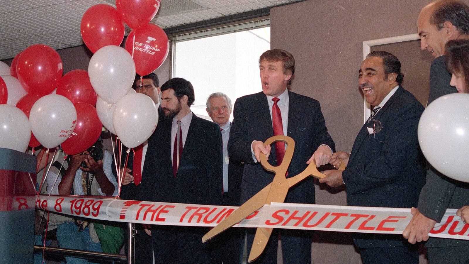 De ce Trump nu vorbește despre compania sa aeriană