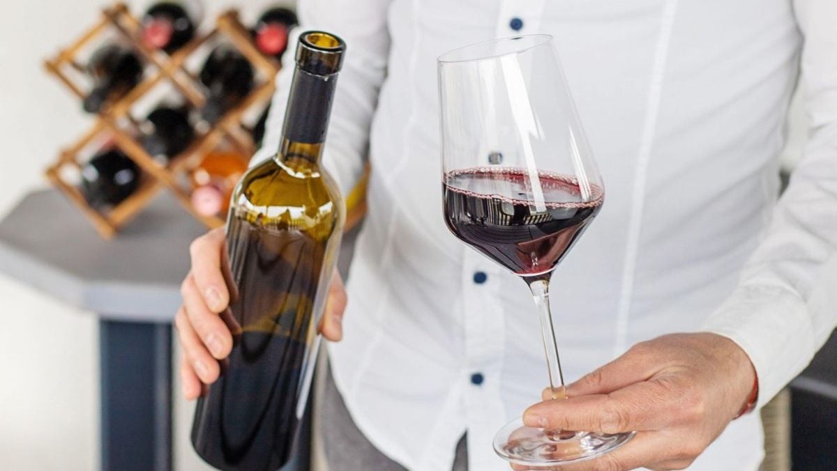 O substanță periculoasă, găsită în toate sticlele de vin de după 2010