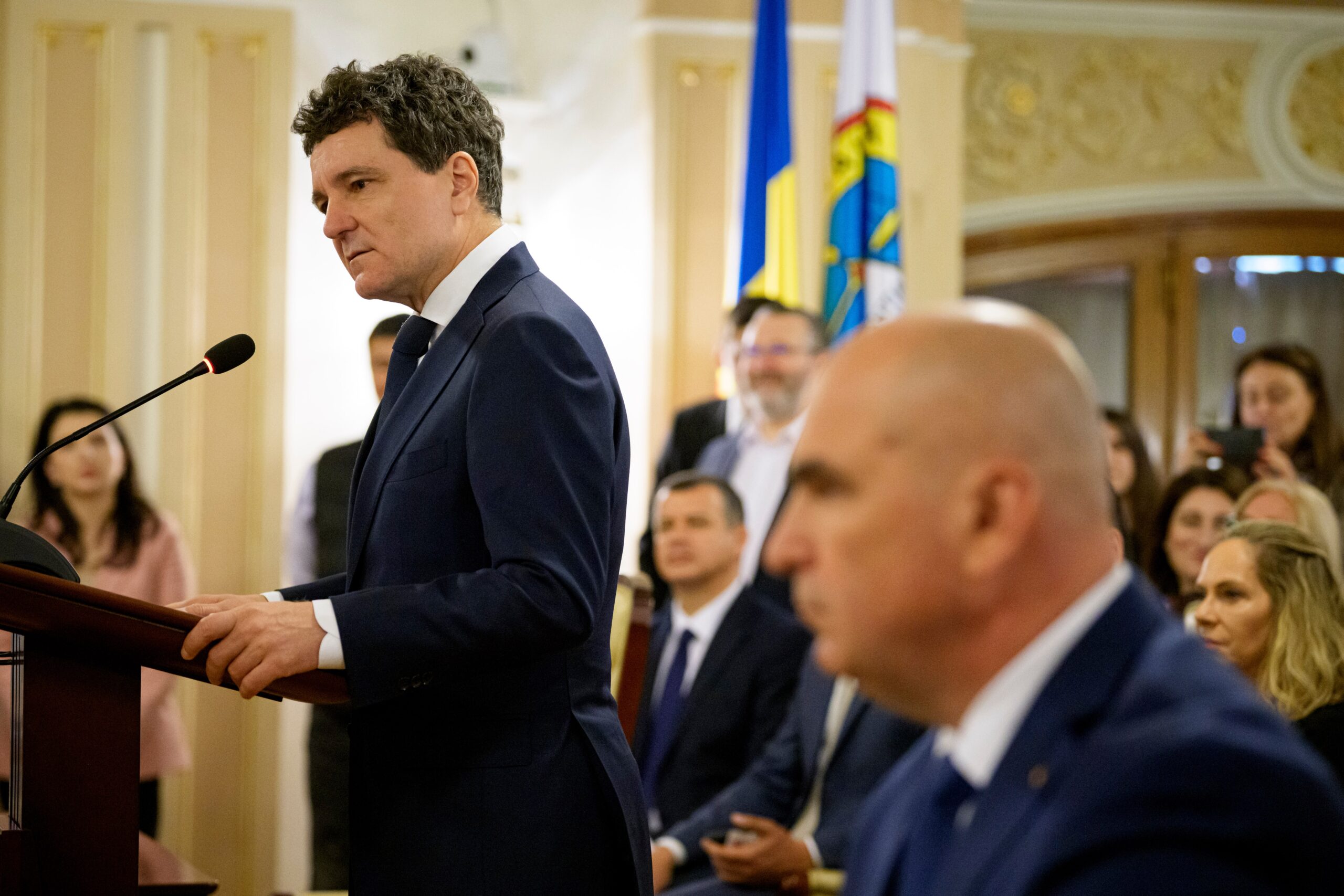 Nicuşor Dan, pe aceeaşi linie cu Ilie Bolojan în ceea ce priveşte tăierea din banii acordaţi de stat partidelor politice. „Eu sunt pentru”