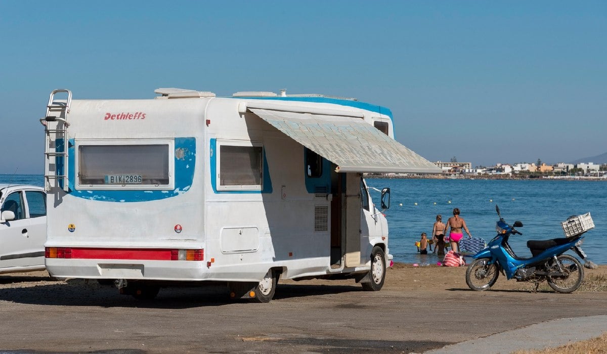Țara preferată de români pentru vacanțele de vară interzice autorulotele
