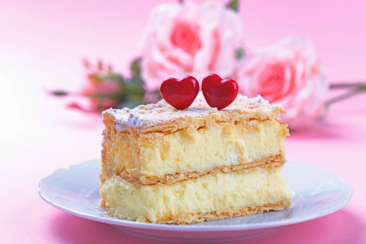 Tort cremșnit – cum să faci un tort ușor și delicios
