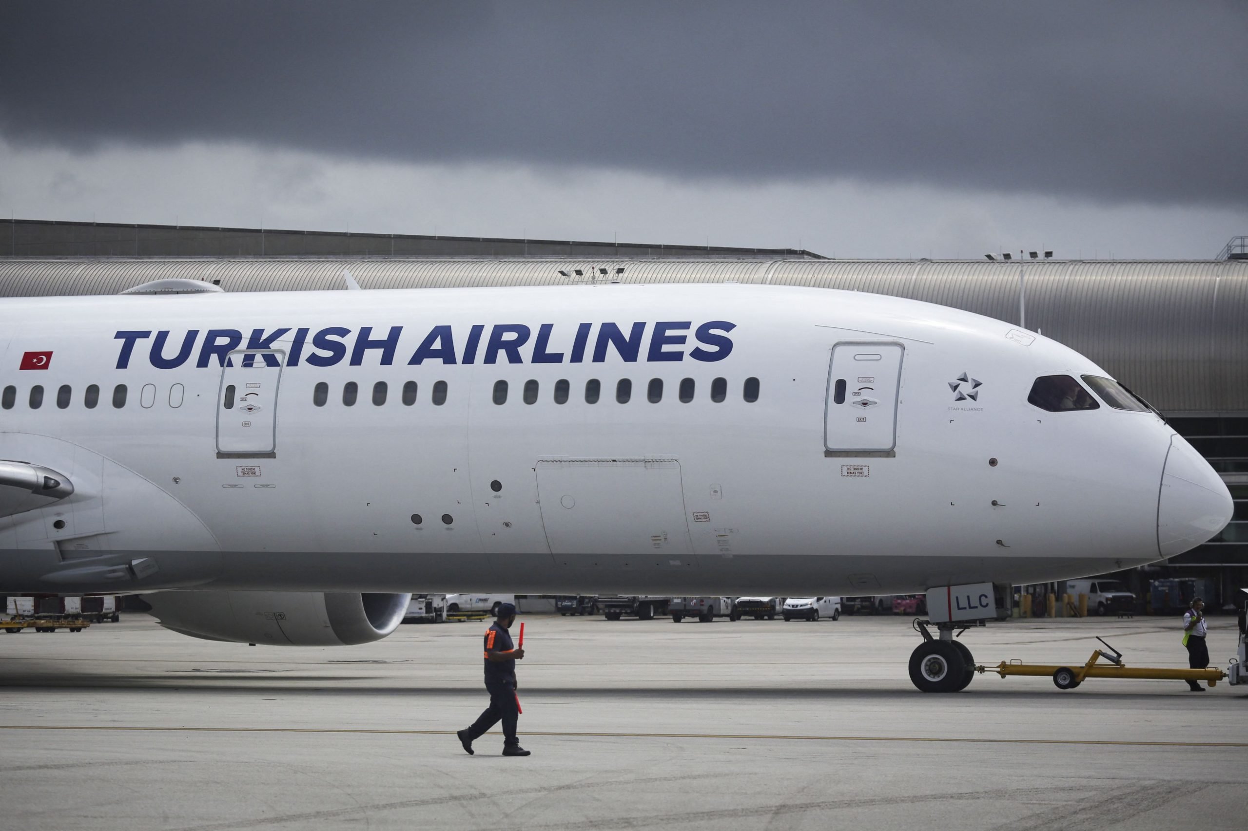 Ce amendă primesc cei care se ridică de pe scaun înainte de oprirea avionului, în Turcia