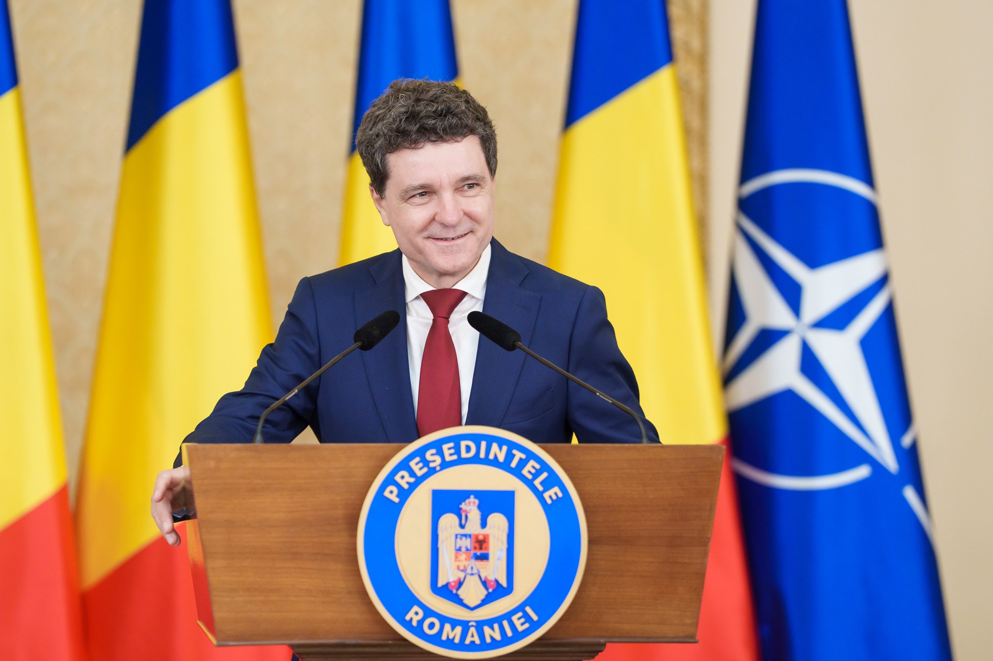 Serviciile secrete, în lupta contra evaziunii fiscale. Ce spun experții despre planul lui Nicușor Dan