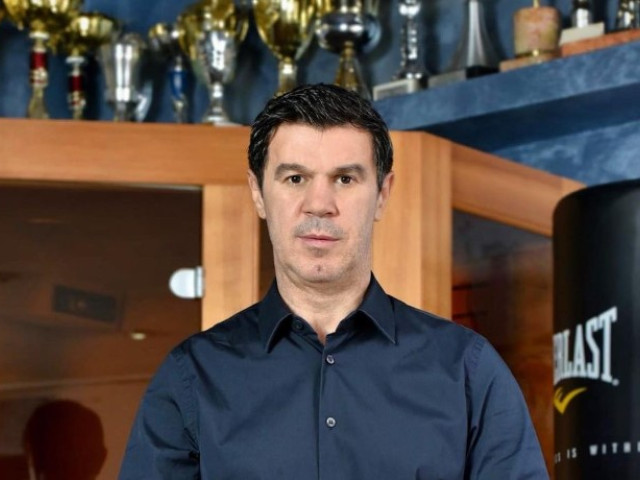 ”Stare generală gravă, intubat și sedat”