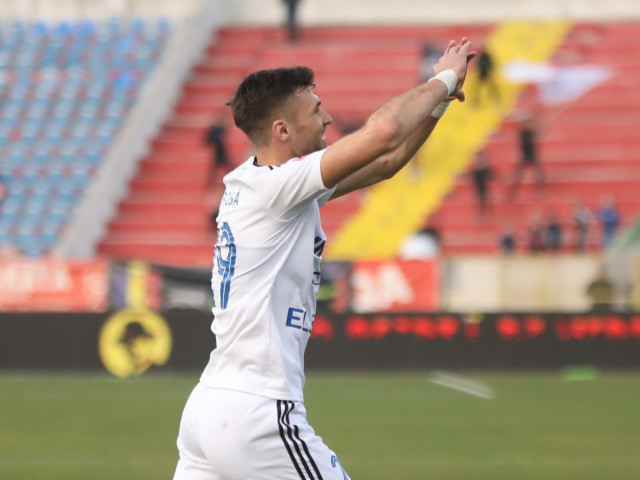 Fotbalistul care a cules flori în Olanda a semnat cu Petrolul
