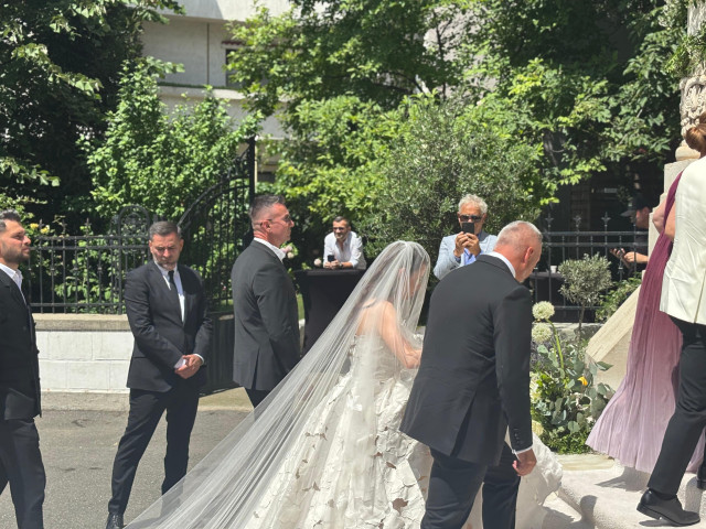 Cât a costat rochia purtată de Kira Hagi în ziua nunții cu Thomas Ferfelis