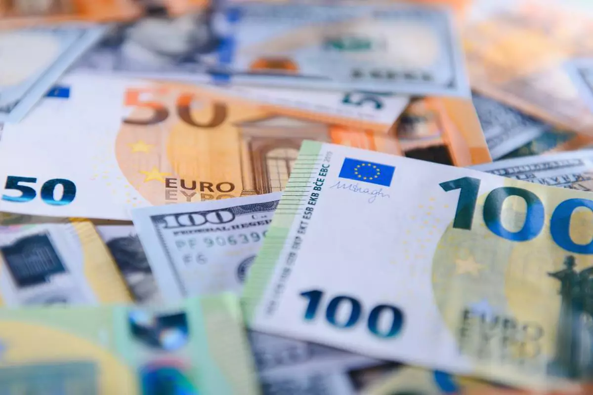 Miliarde de euro din fonduri europene zac în conturile statului