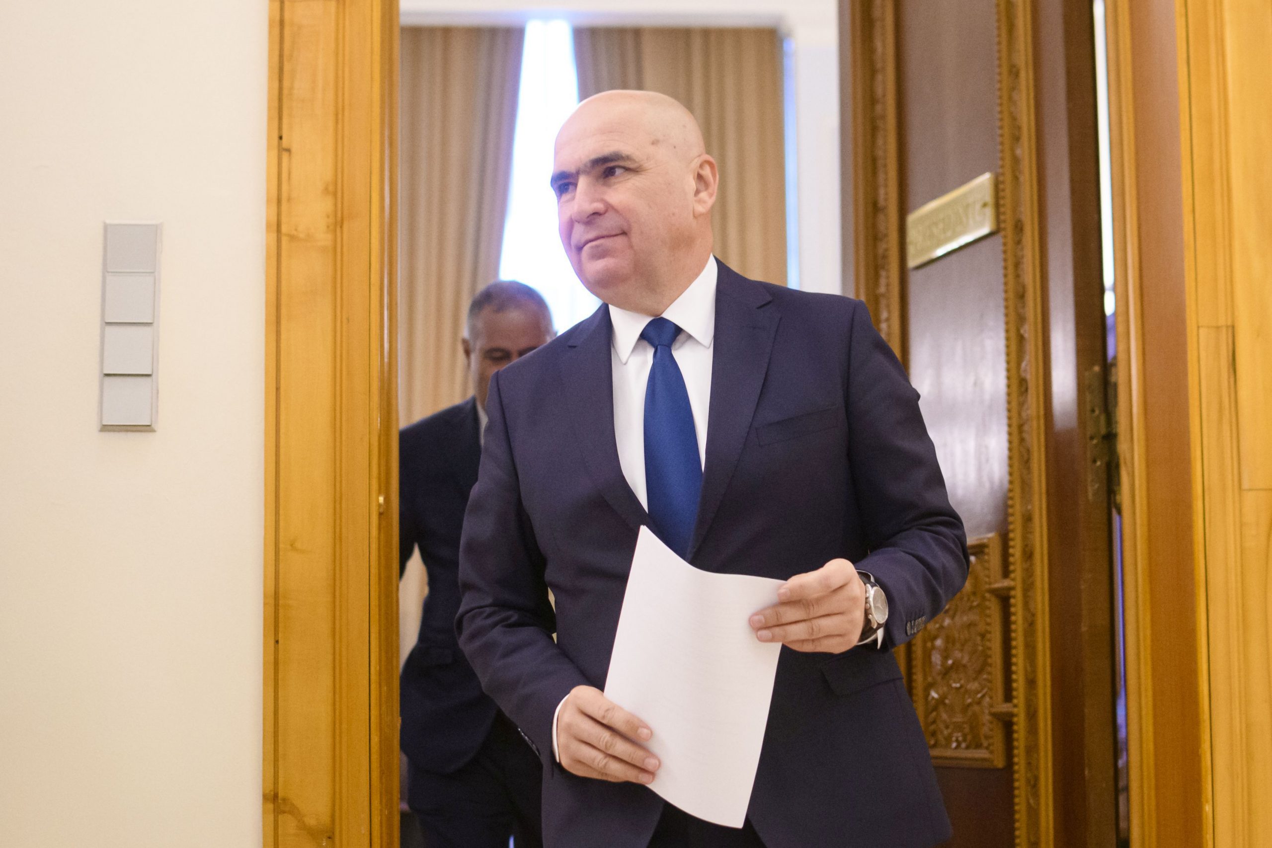 Bolojan anunță că Guvernul va îngheța investițiile de la buget