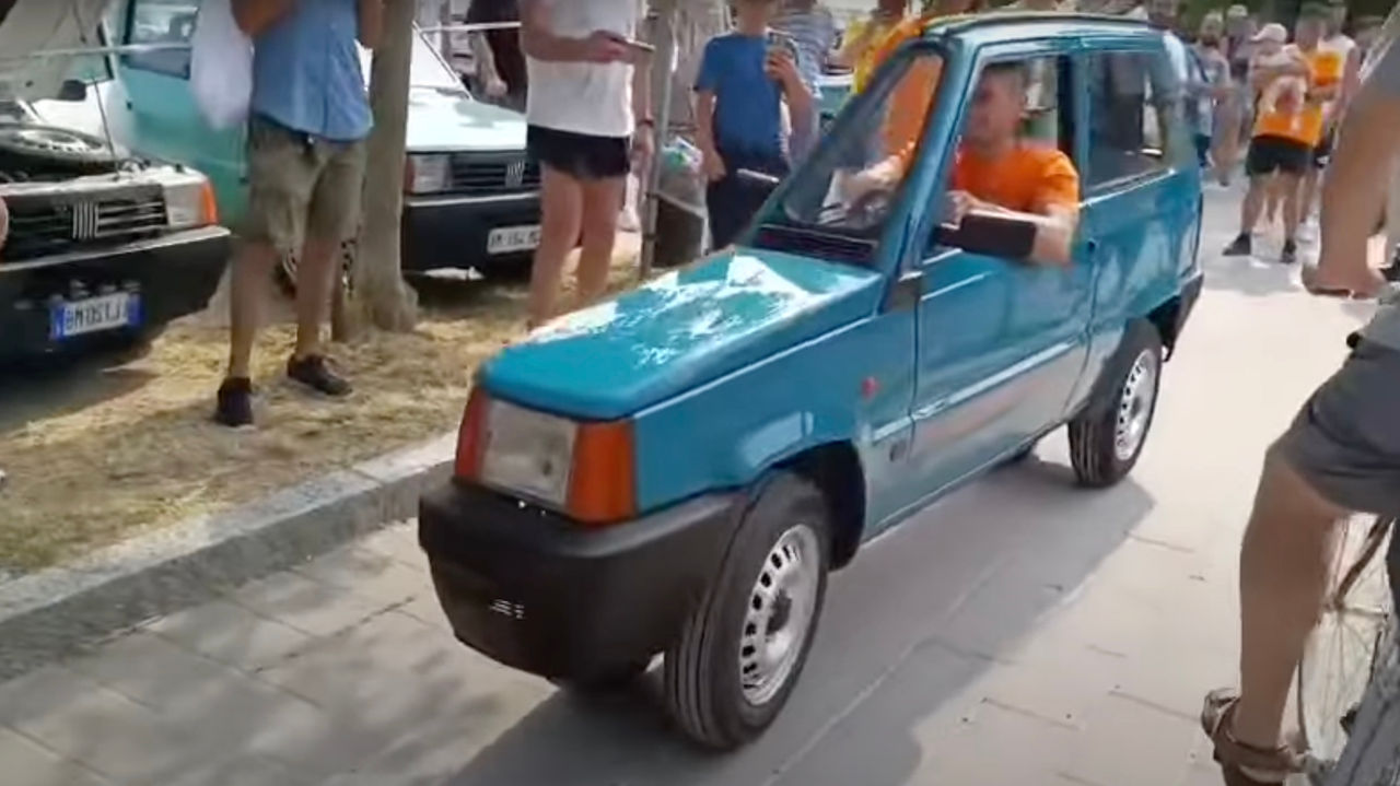 Un Fiat Panda de doar 50 de centimetri lățime