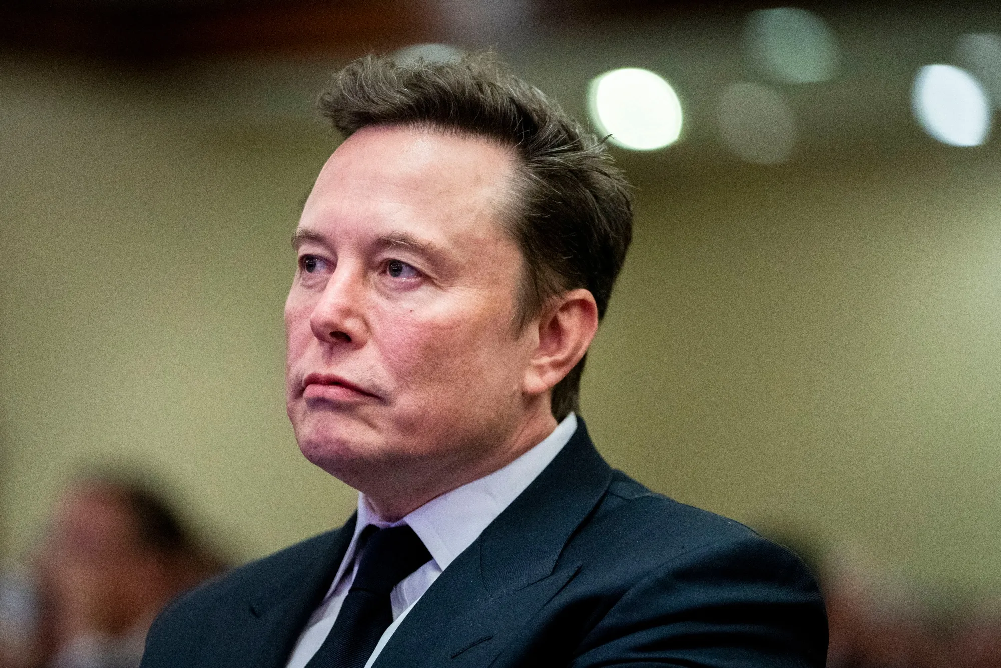 Start-up-ul lui Musk a dat în judecată luni Apple și OpenAI