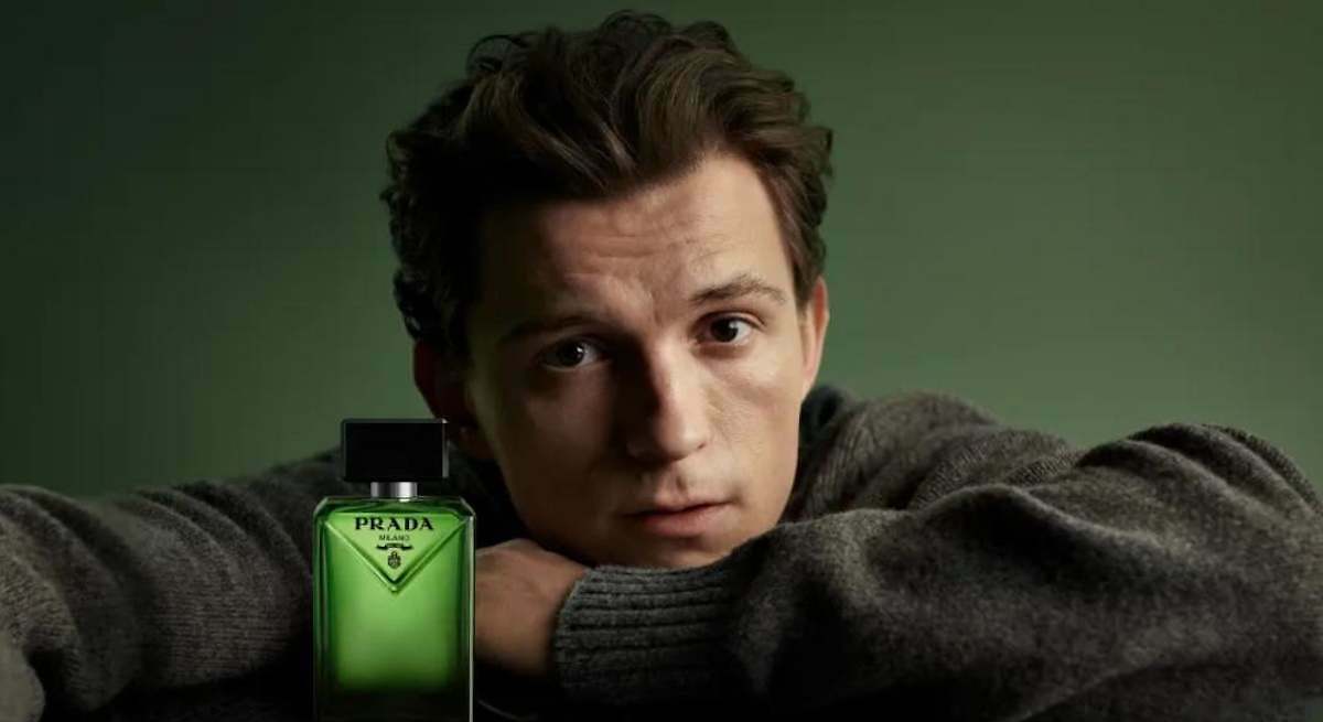 Prada dezvăluie „Paradigm”, un parfum alături de Tom Holland