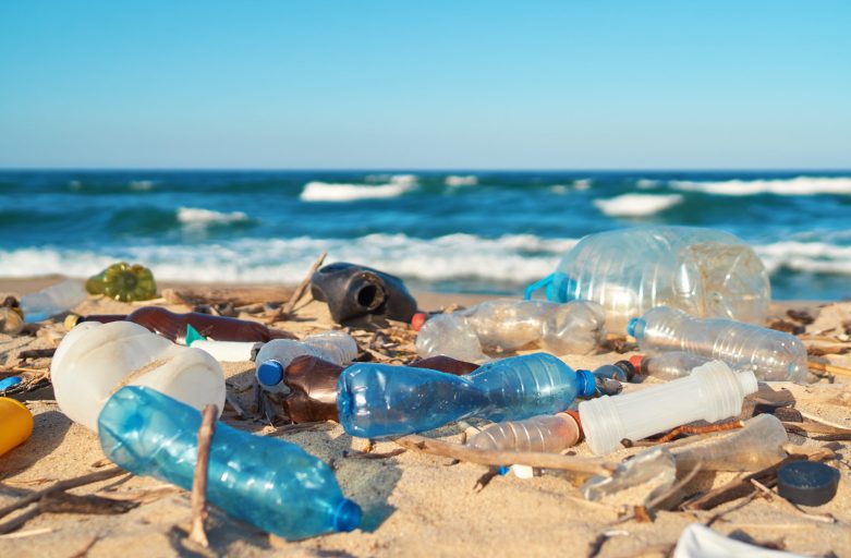 Începe runda finală a summitului privind poluarea cu plastic